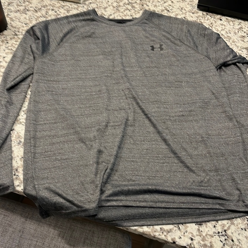 Under Armour loose fit heat gear long sleeve tee